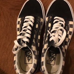 Faded black and white grid, laced vans size 6y